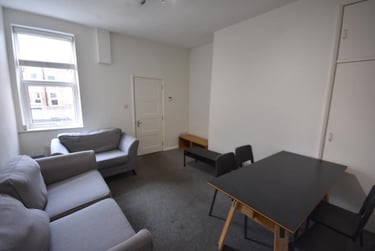 3 bed flat, Stratford Grove West, Jesmond Vale, Newcastle, NE65BB - Image 2